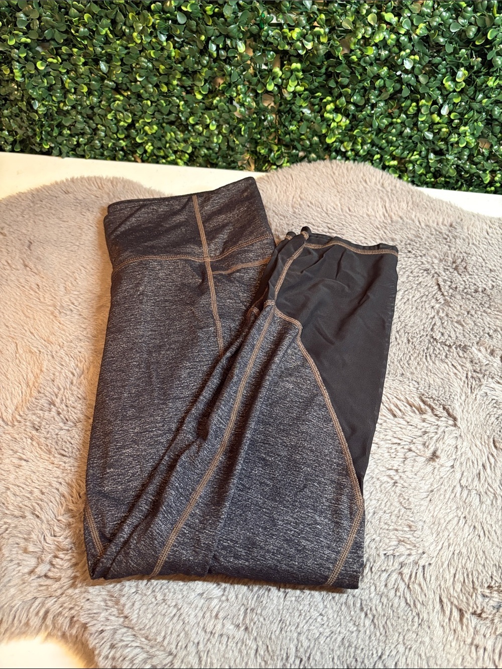Athleta Heathered Charcoal Gray Crop Leggings Size Medium